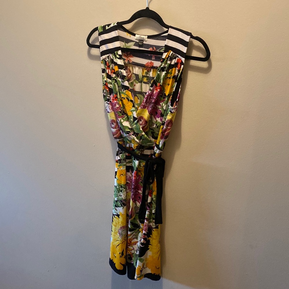 Beautiful Spring Dress! Size US medium in great condition, no rips or stains.